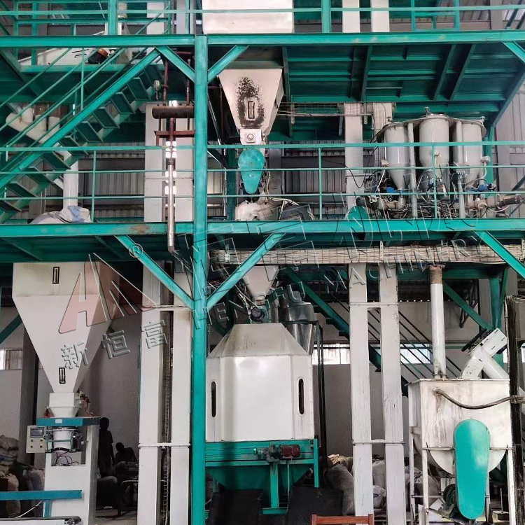 坦桑尼亞（yà）禽畜飼料加工（gōng）機組